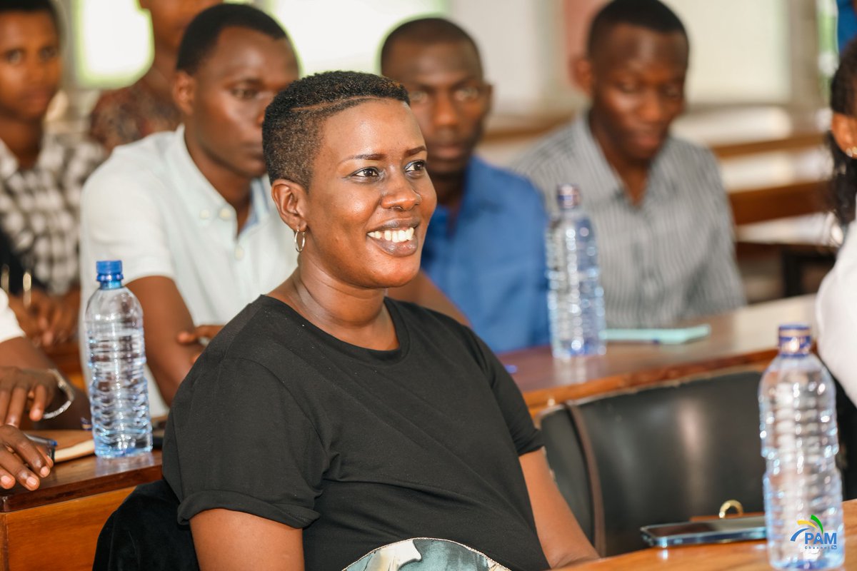 pamchanneltv's tweet photo. #Burundi : -28 Avril 2023 s'est tenu la 2eme seance du programme #TrendUp à @UB_Rumuri en collabiration avec @CAE_FSEG

L'oratrice du Jour etait l'expert en management et leadership des entreprises, @KettyRuhara . 
#Abatwip https://t.co/O8APzP0CAJ