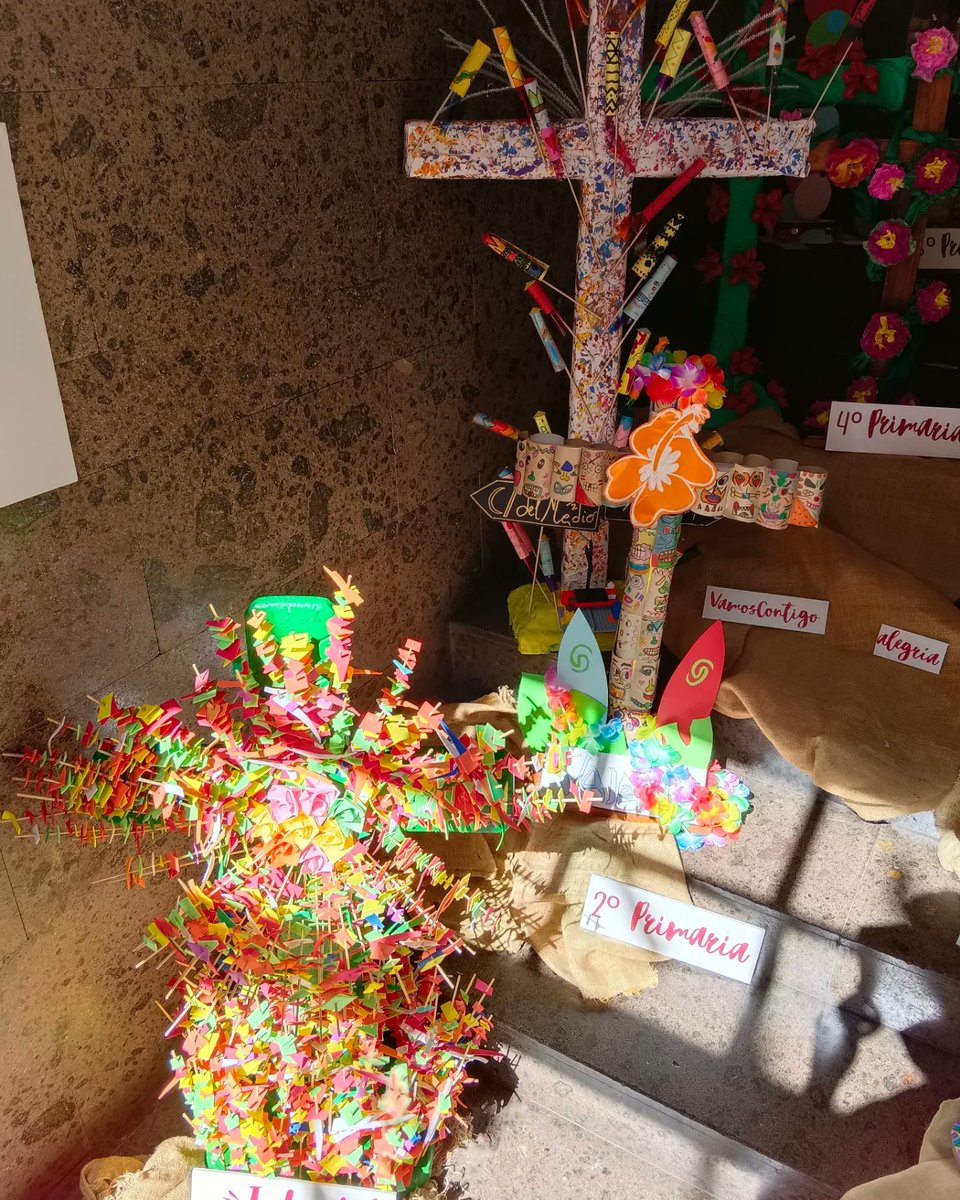 RealejosNazaret's tweet photo. ¡Así de espectacular luce la entrada de nuestro cole en la mañana de hoy! ¡Les esperamos con la puertas abiertas para que puedan admirar el increíble trabajo que han hecho nuestros alumnos! ¡Feliz 3 de mayo, feliz día de la Cruz!
.
.
#SentimosMayo #LookUp https://t.co/ucE2Jdrwyw