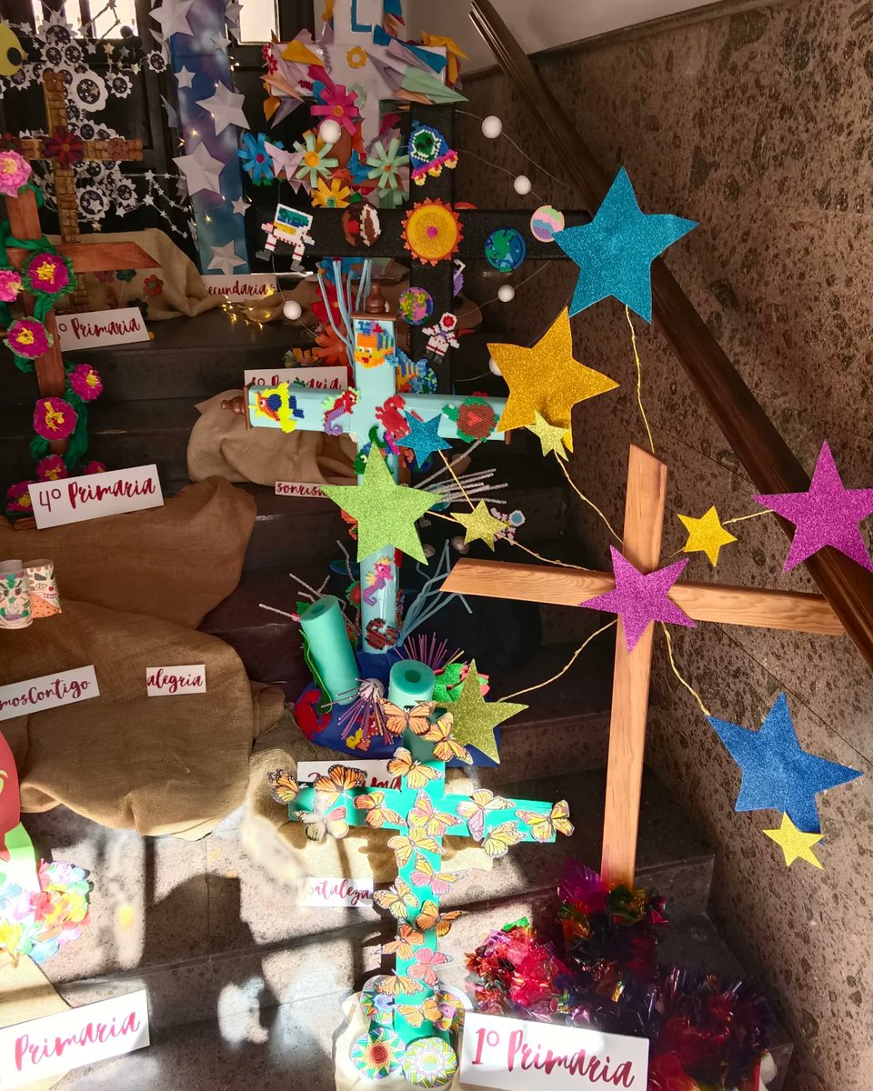 RealejosNazaret's tweet photo. ¡Así de espectacular luce la entrada de nuestro cole en la mañana de hoy! ¡Les esperamos con la puertas abiertas para que puedan admirar el increíble trabajo que han hecho nuestros alumnos! ¡Feliz 3 de mayo, feliz día de la Cruz!
.
.
#SentimosMayo #LookUp https://t.co/ucE2Jdrwyw