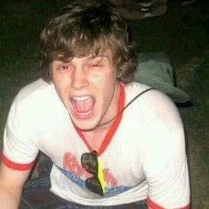 ffairyvamp's tweet photo. #NewProfilePic live laugh evan peters https://t.co/i9NdVnMkUC