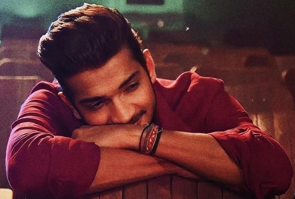 IANSKhabar's tweet photo. कॉमेडियन और सिंगर मुनव्वर (#MunawarFaruqui) अपने लेटेस्ट एल्बम 'मदारी' से दिल को छू लेने वाले रोमांटिक नंबर 'नूर' के साथ वापस आ रहे हैं। https://t.co/9kYQSdaCiP