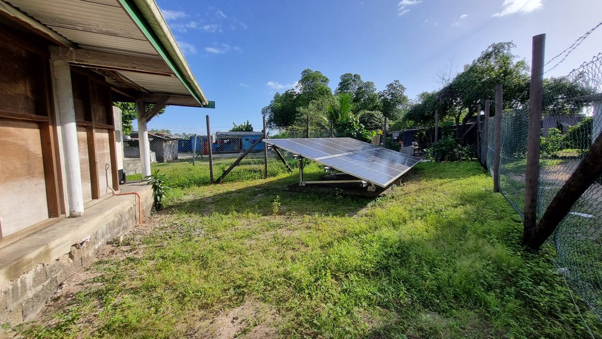 UNDPAccLabFiji's tweet photo. Gaining insights from the Vio community members on their climate change adaptation strategies and personal mitigation practices, including the use of clean renewable energy to reduce daily stressors, and access to safety and navigational services #CI4Climate #UNDPAcclabFiji https://t.co/kILbn1QBP2