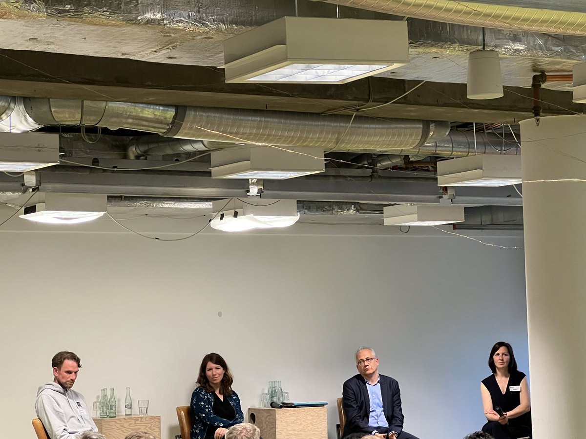 AjpmNews's tweet photo. Im @TechQuartier #Pollux #Frankfurt wurde vom #Gastgeber mit @gruenehessen eine #Diskussionsrunde organisiert, bei der es um #Startups und #Politik ging. @talwazir betonte, dass #örtliche #Bürokratie ist das #Gegenteil von #Willkür sein sollte. #Messbare #Nachhaltigkeit! https://t.co/29ifcsKzt9