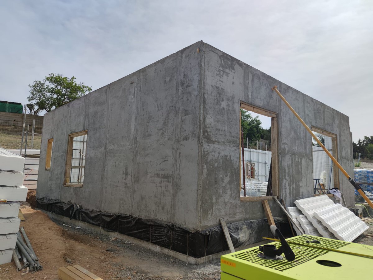 baupanelsystem's tweet photo. El #futuro de la construcción, ahora! 🙌
Edificios y viviendas de hormigón armado y #aislamientotérmico con sistema constructivo integral @baupanelsystem 🏠 Esta vivienda ubicada en Otura, #Granada, es una de decenas en #construcción y recién terminadas en la zona. https://t.co/MRdzi5DSxB