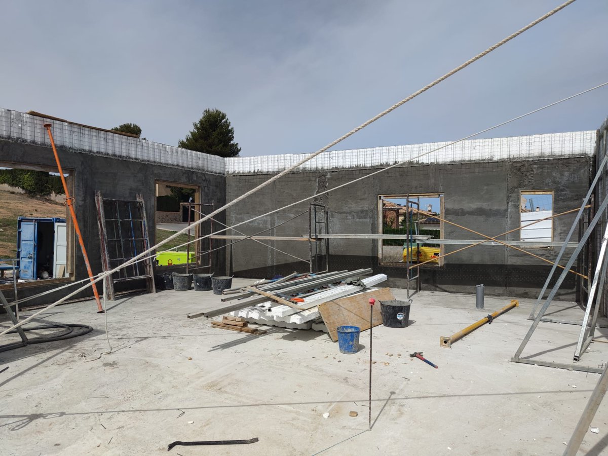baupanelsystem's tweet photo. El #futuro de la construcción, ahora! 🙌
Edificios y viviendas de hormigón armado y #aislamientotérmico con sistema constructivo integral @baupanelsystem 🏠 Esta vivienda ubicada en Otura, #Granada, es una de decenas en #construcción y recién terminadas en la zona. https://t.co/MRdzi5DSxB