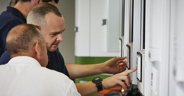 OilInstaller's tweet photo. Survey by @vaillantuk shows Installers see ‘future proofing’ as the biggest motivation for heat pump training:

https://t.co/d94YB57O1O

#heatinginstallers #heatingtechnicians #heatpumps #heatpumptraining #offgasgrid #renewableenergy https://t.co/dkGlwqgLgX
