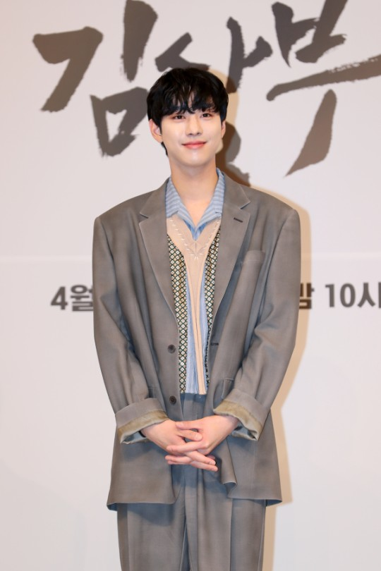 tang__kira's tweet photo. Ahn Hyoseop akan menjadi karakter utama, Kim Dokja.

Kim Dokja adalah karakter utama dari Film 'Omniscient Reader Viewpoint' yang diadaptasi dari webtoon dengan judul yang sama.

Shooting akan dimulai pada akhir tahun.

https://t.co/p4rI6Yugqg https://t.co/xeK8846ZvT