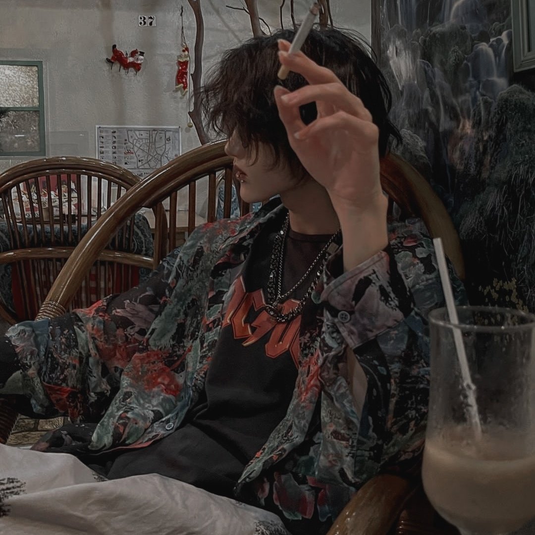 raitokay's tweet photo. ⠀⠀
ve, sonunda gelebildi. çikolatalı milkshake ve kurabiyeyle nasıl sigara içtiğini sorduğumda ısrarla "sabah rutinim." diyerek geçiştiriyor. en şaşırtıcı olansa, sigaraya rağmen kısa sürede bitirdiği tabaktı. 
⠀𝗿𝗮𝗶𝘁ᦅ'ร─͜͡viᨢiꪒ'👼🏻𐚁◦۪۪̥𝟬𝟯0𝟱𖦶ꩢᦸძ.
⠀⠀ https://t.co/XSQhQjqb1s