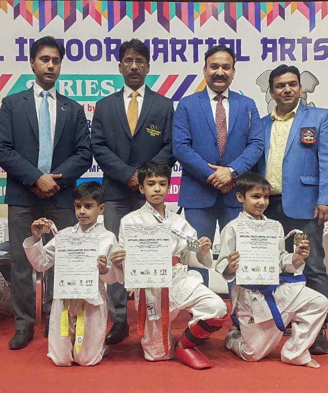 gghsgwalior's tweet photo. National Indoor Martial Arts Championship was held at Talkatora Stadium in New Delhi.
It gives school immense pleasure to announce that Himansh Keshwani of class 4th won silver medal in sub Jr. boys and girls categories.
The school 🏫 congratulates 🥳😊him on his success ☺️. https://t.co/8HyUSpOK4F
