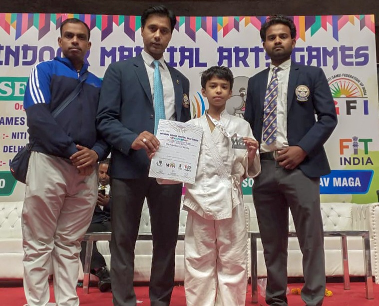 gghsgwalior's tweet photo. National Indoor Martial Arts Championship was held at Talkatora Stadium in New Delhi.
It gives school immense pleasure to announce that Himansh Keshwani of class 4th won silver medal in sub Jr. boys and girls categories.
The school 🏫 congratulates 🥳😊him on his success ☺️. https://t.co/8HyUSpOK4F