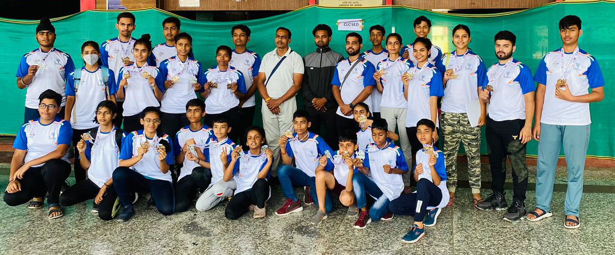 gghsgwalior's tweet photo. National Indoor Martial Arts Championship was held at Talkatora Stadium in New Delhi.
It gives school immense pleasure to announce that Himansh Keshwani of class 4th won silver medal in sub Jr. boys and girls categories.
The school 🏫 congratulates 🥳😊him on his success ☺️. https://t.co/8HyUSpOK4F