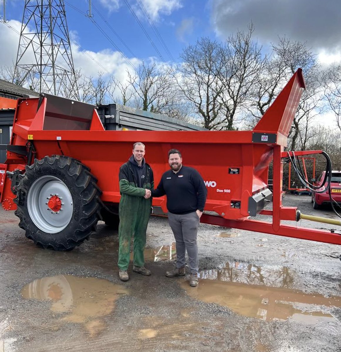 VincentTractors's tweet image. Here's Jack Martin delivering a shiny new Ktwo Duo 900 rear discharge dung spreader to Cummings Agri Ltd recently. #thanksforyourbusiness

#ktwo #vincenttractorsandplant @Ktwo Ltd
