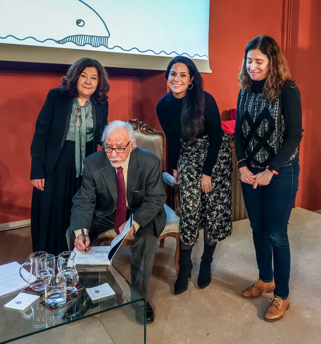 ERimpego's tweet photo. Merino vuelve a casa...
No te pierdas la intervención del maestro español del relato en la Feria del Libro de León.
Sábado 6-V-2023, 18:00 h, Salón de los Reyes, Ayto. Plaza de San Marcelo.

#deeditorialrimpego; #azuleon; #cuadernohojasblancas; #LeónEsp; #leonesp; #leonespaña; https://t.co/Y89Fy7SpmG