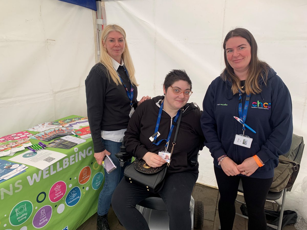 StHWellbeing's tweet photo. It was great to support @sthelenscouncil #OneAmazingDay event on Saturday.
We had the opportunity to showcase some of our participant's work. 
Denise and Nic from our Healthy Neighbours Team had a great day speaking to everyone and engaging with the community. 🤝 https://t.co/OVGlEQMoQQ