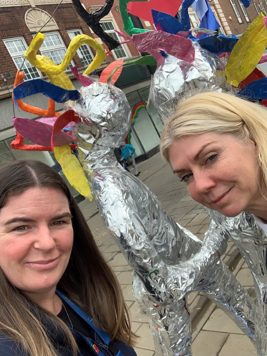 StHWellbeing's tweet photo. It was great to support @sthelenscouncil #OneAmazingDay event on Saturday.
We had the opportunity to showcase some of our participant's work. 
Denise and Nic from our Healthy Neighbours Team had a great day speaking to everyone and engaging with the community. 🤝 https://t.co/OVGlEQMoQQ