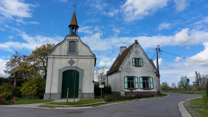 Meimaand is Mariamaand én kapelletjesmaand. Ook Aalter kent heel wat mooie, gekende en minder gekende kapelletjes, die een bijzonder stukje geschiedenis vertellen. Wist je dat Aalter een eigen kapelletjesroute heeft? ow.ly/WiRG50O7x8G