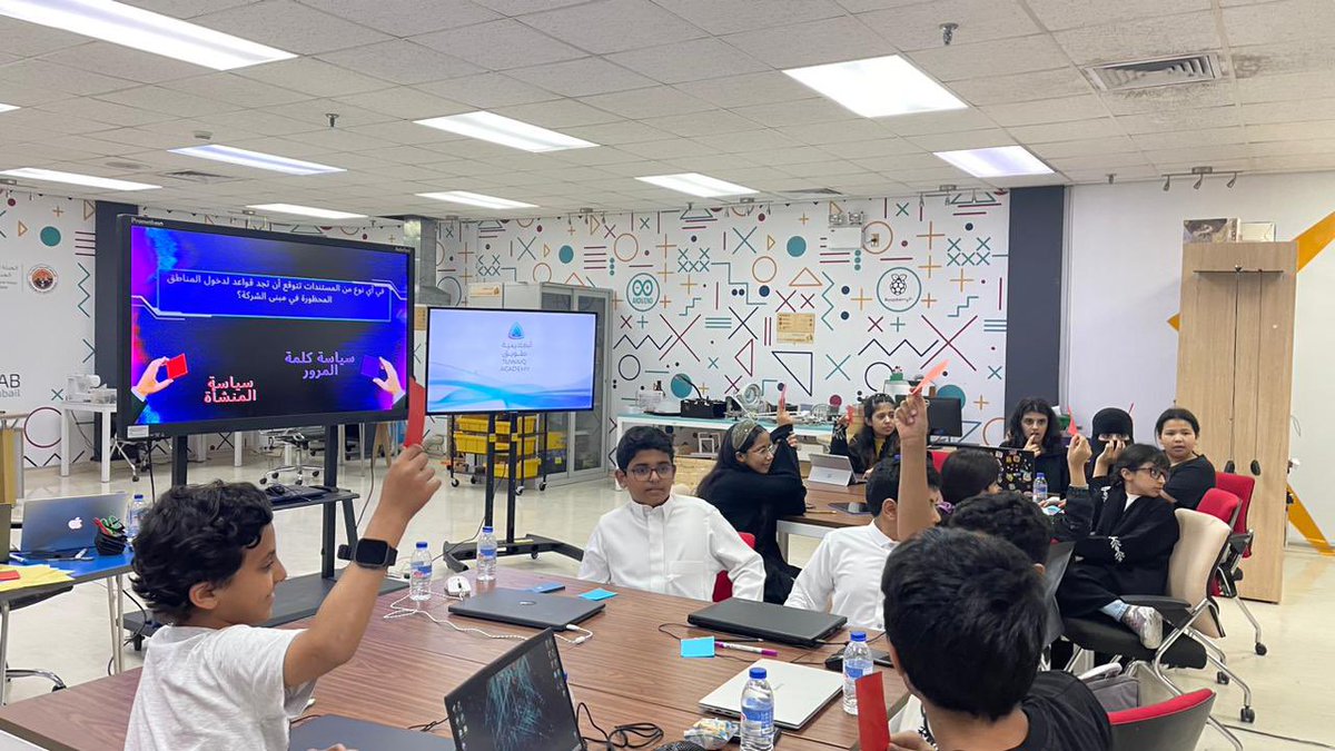 fablabjubail's tweet photo. انطلاق معسكر ( الأمن السيبراني ) بالتعاون مع أكاديمية طويق @TuwaiqAcademy، حيث يقام لمدة (3) أسابيع بمشاركة (21) ناشئ، ويستهدف المعسكر تعليم الناشئ كيفية استخدام التقنية بشكل آمن عن طريق التعرف على الوحدات الأساسية في الأمن السيبراني وأنواع التصيد الاحتيالي والهندسة الاجتماعية 🖥️ https://t.co/sAOGmbi3qv
