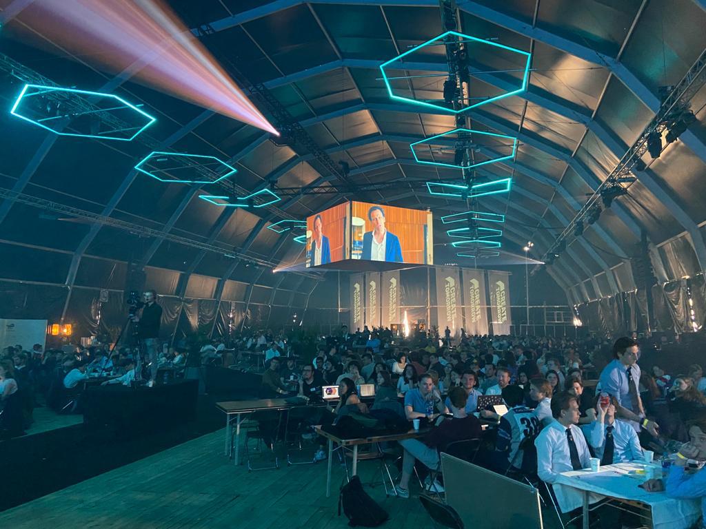 jobvanharmelen's tweet image. Vandaag op #createtomorrow dagen we studenten uit oplossingen te bedenken hoe een metereologische ballon van een spionageballon te onderscheiden. Teams succes! #thalesnederland