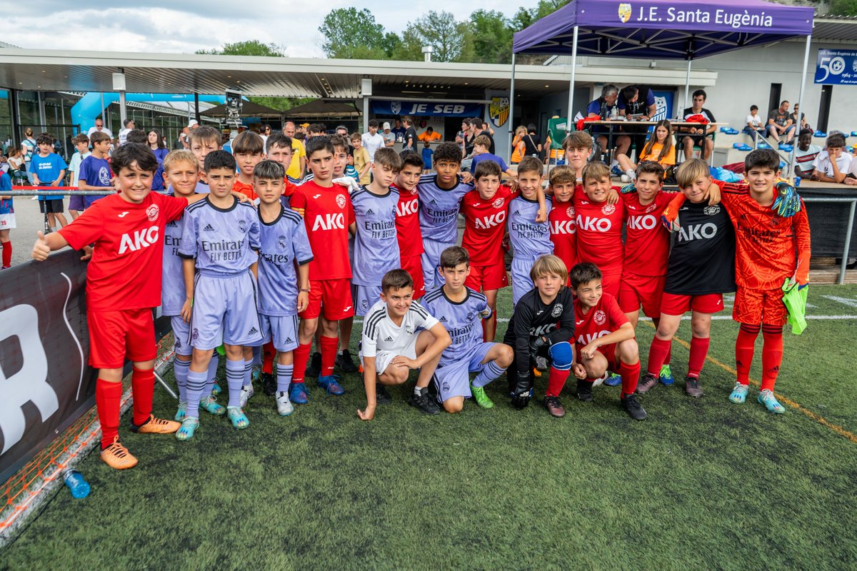 NAISEFC's tweet photo. 😍 Aquest passat cap de setmana vàrem participar al millor torneig per Alevins de primer any, el @TARfootball_
😱 Els petits es van enfrontar amb el @realmadrid i van gaudir d'una experiència única.
⚽️🔝 #NAISE | #valorsNAISE | #TAR23 https://t.co/W06Kv84ap5