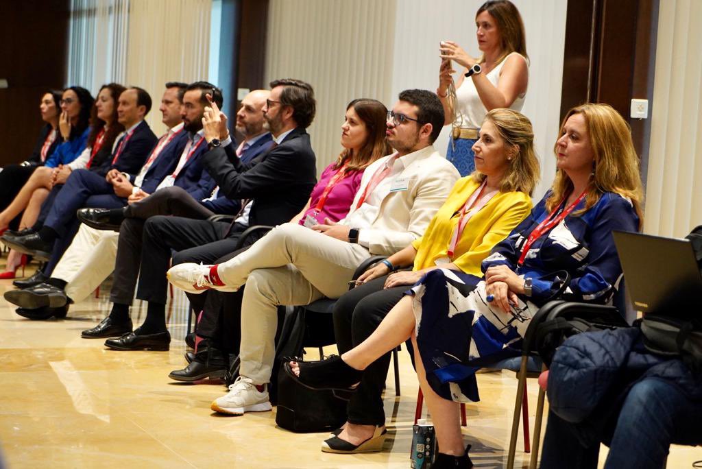 El alcalde, <a href="/pacodelatorrep/">Paco de la Torre</a>, junto a las ediles de Promoción de la Ciudad y Captación de Inversiones, <a href="/rsanchezmlg/">Rosa Sánchez</a>, y de <a href="/MalagaJuventud/">Área de Juventud</a>, María Paz Flores, ha asistido esta mañana en <a href="/Fycma/">Fycma</a> a la inauguración de TalentLab Málaga 2023, iniciativa del <a href="/DiarioSUR/">SUR. El periódico de Málaga</a> y <a href="/ESICMalaga/">ESIC Málaga</a>