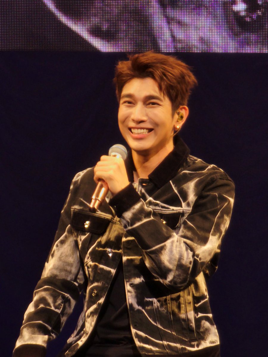 jjsecondy's tweet image. 오늘도 잘생기고 귀엽고
김뮤뮤가 다해!😘😝

#MewSuppasitMusicTheater 
@MSuppasit