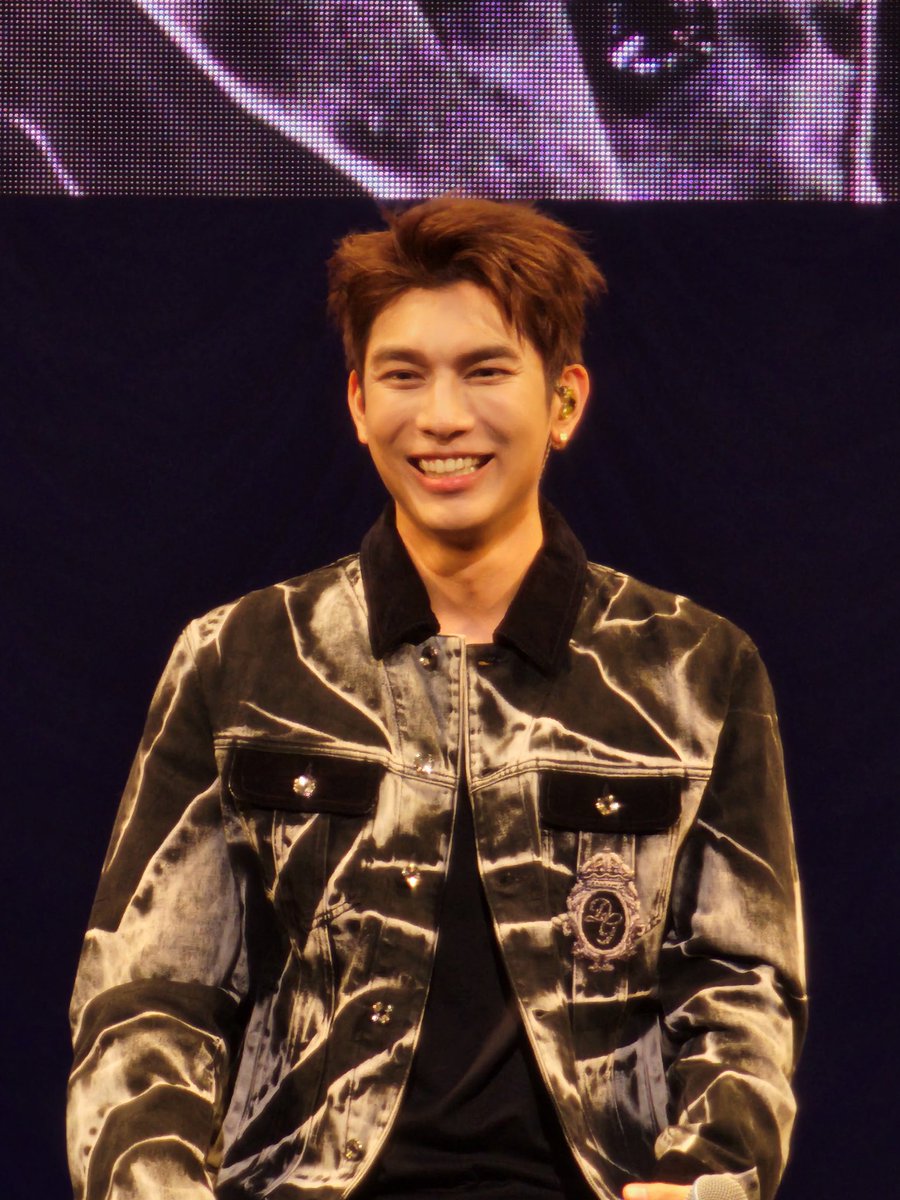 jjsecondy's tweet image. 오늘도 잘생기고 귀엽고
김뮤뮤가 다해!😘😝

#MewSuppasitMusicTheater 
@MSuppasit