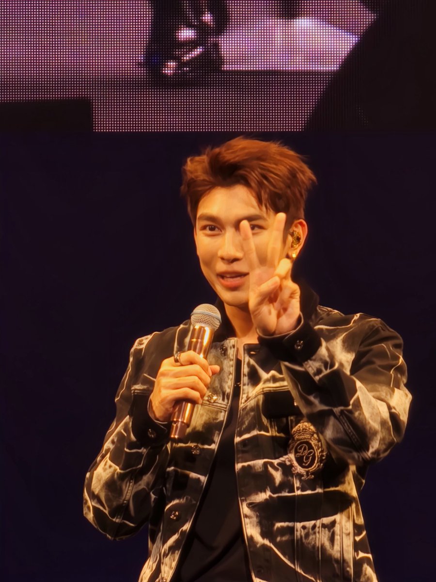 jjsecondy's tweet image. 오늘도 잘생기고 귀엽고
김뮤뮤가 다해!😘😝

#MewSuppasitMusicTheater 
@MSuppasit