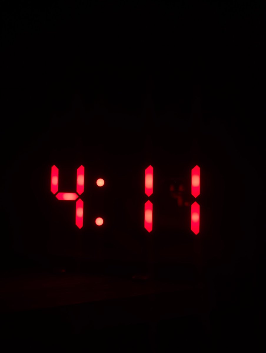 DaveEDanna's tweet photo. Waking up at 4am is hard. Really hard. 

You know what else is hard? 
 
Wondering if the chair at your corporate holiday party is going to hold.
Not being able to fit into restaurant booths. 
Sweating while walking up stairs.

Waking up at 4am is worth it. https://t.co/RnrUhO9GbN