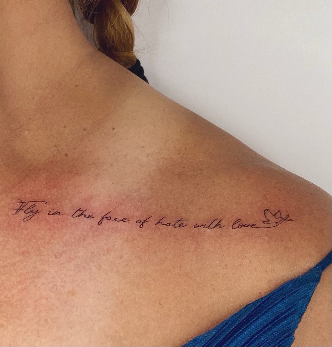 isa_abrantes's tweet image. FLY IN THE FACE OF HATE WITH LOVE 🕊️
A while ago Mark was telling me about a security breech in one of their gigs, where a man and woman with a taser and a knife broke through security to get backstage.
Who knows what might have happened if securities didn’t get them.
So I…
