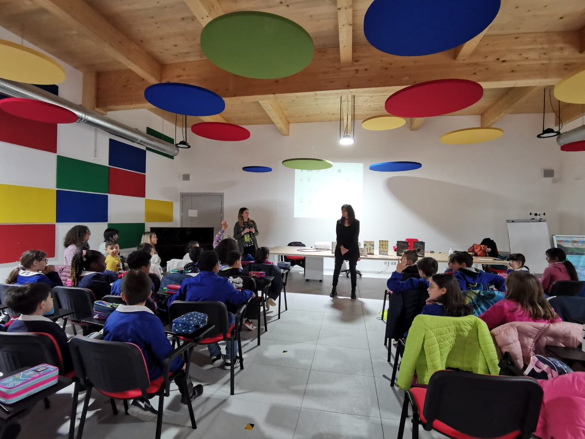 mcracconta's tweet photo. Indovina chi viene a scuola?
🏫 Negli Istituti Comprensivi Mestica e Convitto di Macerata oggi è arrivata l’illustratrice Chiara Ficarelli. ✨
L’evento è realizzato con il patrocinio del Garante Regionale dei diritti della persona.
#mcracconta23 #imostri #laboratori https://t.co/waLC0i1Z6R