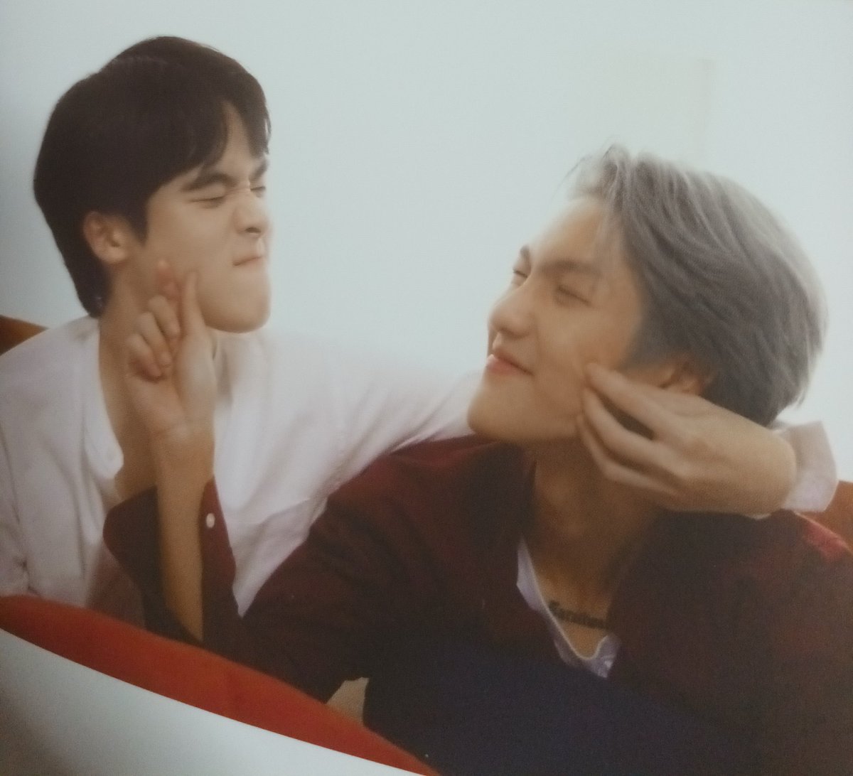 saturnxiw's tweet photo. พี่บอม : หยิกแก้มแบบเอาเจ็บ
ต้า : หยิกแก้มแบบแอบบอกรัก
55555555อย่างชอบ #ต้าบอม https://t.co/2AkbPtmKWm