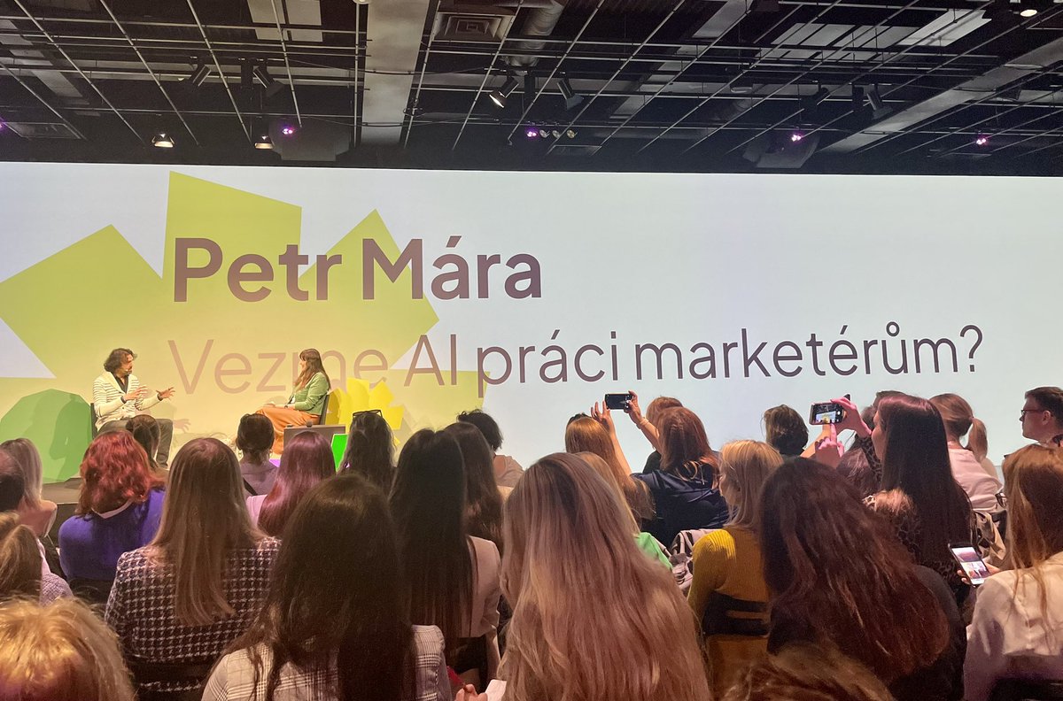Konference #HolkyzMarketingu v plném proudu 🔥

<a href="/petrmara/">Petr Mara</a> se zrovna teď baví s <a href="/Pavlina_speaks/">Pavlína Louženská</a> o budoucnosti AI v naší práci 🤓