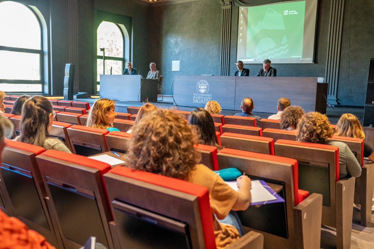 unirioja's tweet photo. El @ies_sagasta acogió el martes 2 la primera sesión de los Encuentros para una Educación Inclusiva que abordan el #ODS4 de la #Agenda2030 organizado por la @unescoUR @lariojaorg #CRIE de @educarioja y @ConsEscoEstado 

Siguiente sesión 
📅11 de mayo 
🕛17 horas
📍IES Sagasta https://t.co/UrZrdcBjaF