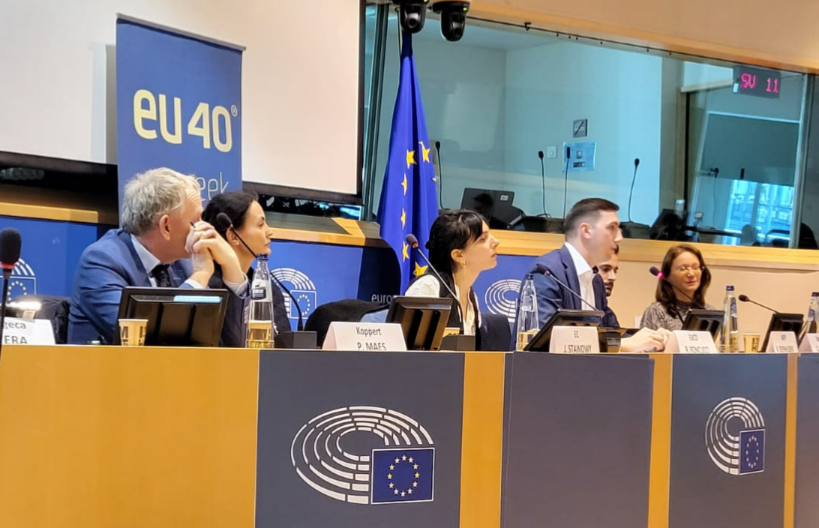 Koppert (@koppert) on Twitter photo Thank you to the <a href="/eu40/">EU40 - The Network of Young MEPs</a> network for having our CSO Peter Maes participate in the #futureofagriculture panel discussion. We'll continue to be a part of the solution for the transition to a safe, sustainable and competitive agriculture. 🇪🇺🌱
#SUR #farmtofork #biocontrol Thank you to the <a href="/eu40/">EU40 - The Network of Young MEPs</a> network for having our CSO Peter Maes participate in the #futureofagriculture panel discussion. We'll continue to be a part of the solution for the transition to a safe, sustainable and competitive agriculture. 🇪🇺🌱
#SUR #farmtofork #biocontrol