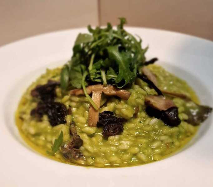 A rather stunning Wild Garlic &amp; Mushroom #risotto for the #Coronation from Consultant Chef Michael Lawrence - new to our Collective and full of enthusiasm! Recipe here - enjoy! <a href="/RisoGalloUK/">RisoGalloUK</a> <a href="/Craft_Guild/">Craft Guild of Chefs</a> <a href="/masterchefsgb/">Master Chefs of Great Britain</a> <a href="/chefpublishing/">Chef & Restaurant Magazine</a> @essentialcuisin   risogallo.co.uk/wild-garlic-an…