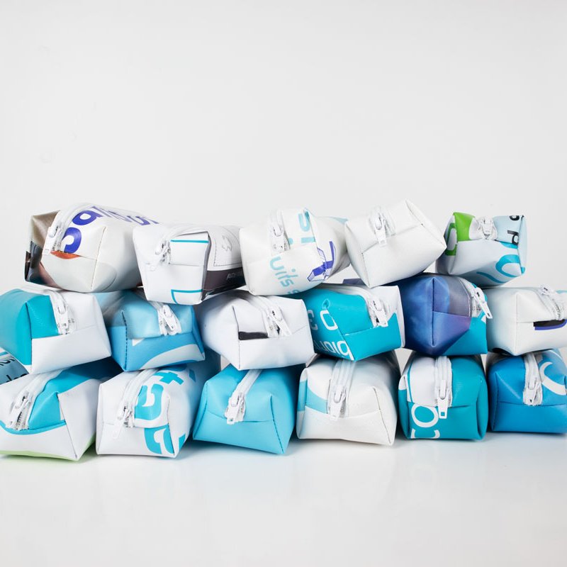 Groupe Physitek a sous-traité à l' #ESAT de l'Arrageois, la confection de trousses fabriquées à partir d’anciens rollups. 

Une partie des trousses sera reversée, sous forme de don de fournitures scolaires, à une association qui œuvre en faveur de l'éducation.

#rse #upcycling