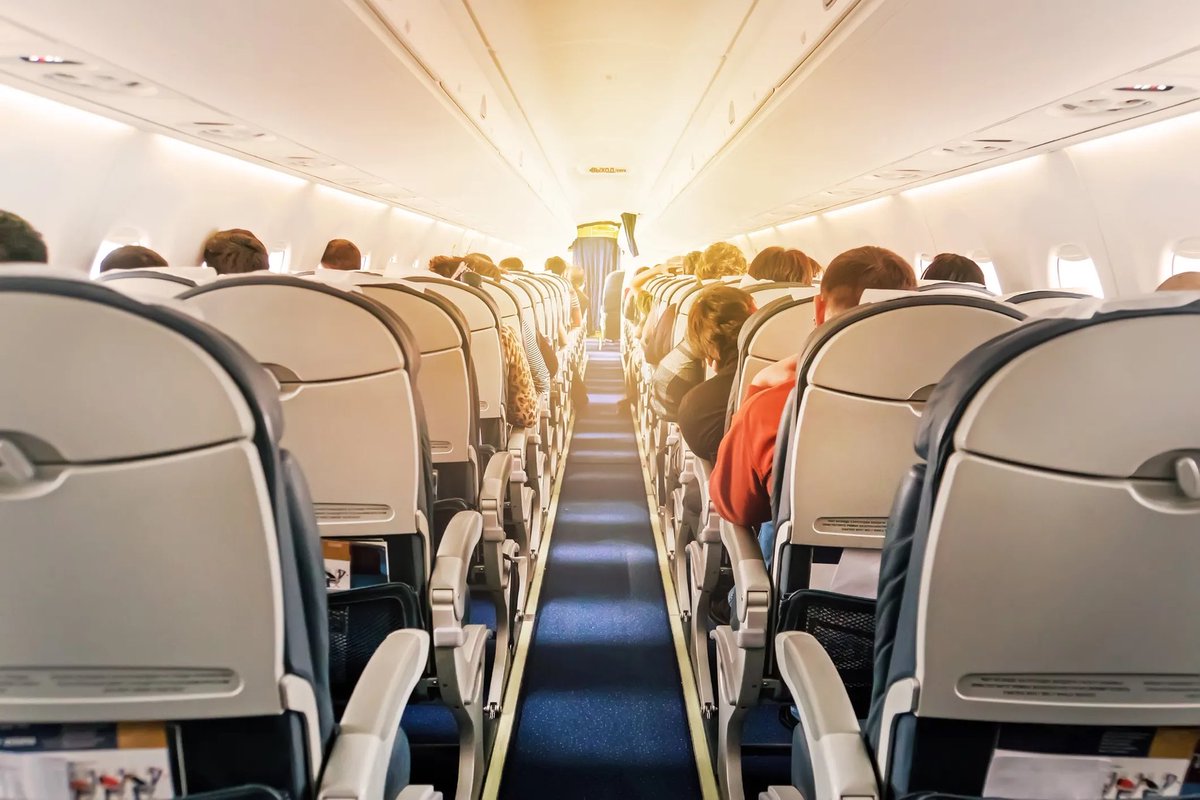 aimarferg's tweet photo. En el avión eres mas de…

RT - Ventanilla 
FAV - Pasillo https://t.co/DNLAWyVJ0B