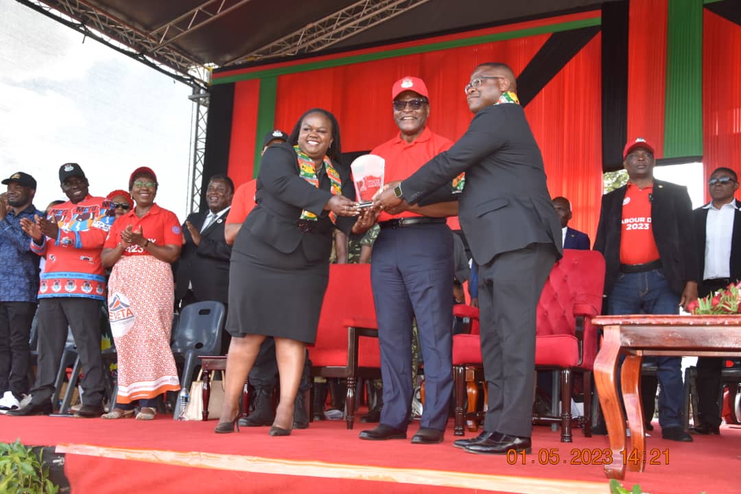 Illovo Sugar Malawi plc (ISM) was recognized as employer of the year by His Excellency the State President of Malawi, Dr. Lazarus Chakwera. ISM won the award in December 2022 from the Employers Consultative Association of Malawi (ECAM).