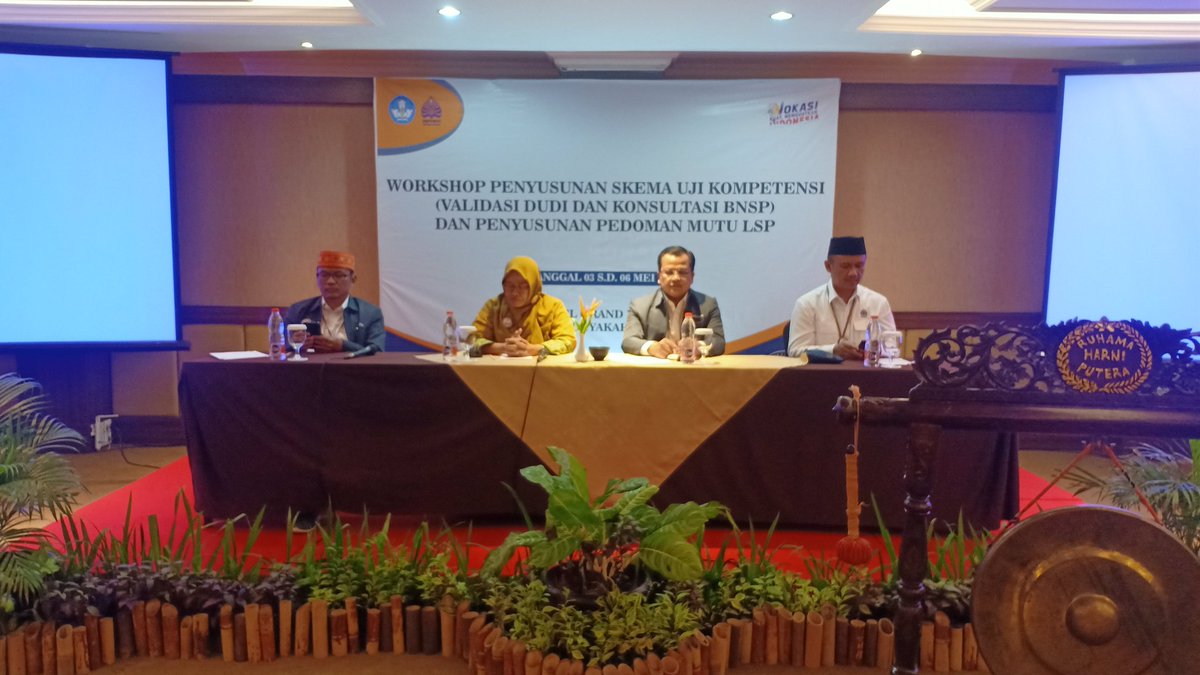 bbppmpvsb's tweet image. Workshop Penyusunan Skema Uji Kompetensi (Validasi DUDI dan Konsultasi BNSP) dan Penyusunan Pedoman Mutu LSP, 03 s.d. 06 Mei 2023,Hotel Grand Rohan Jogja