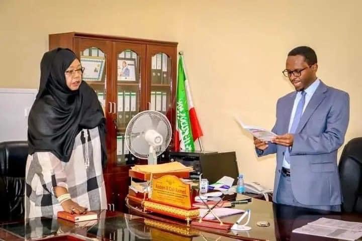 hanan_mo14's tweet photo. Finely! a Hope for Somaliland Women, The Supreme Court of Somaliland has today sworn MP Amina Farid who will be a member of the Somaliland House of Representatives.  She will be the one and only female MP in the House of Representatives. https://t.co/T91wpjpvhh