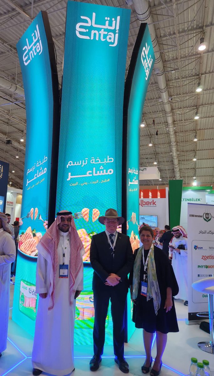 EntajFoods's tweet photo. تشرفنا بزيارة سعادة السفير الأسترالي مارك دونوفان لجناح إنتاج في #معرض_الشرق_الأوسط_للدواجن 

We were honored by the visit of His Excellency the Australian Ambassador, Mark Donovan, to the booth of the  Entaj company in the #Middle_East_Poultry_Expo https://t.co/rOMtWf3ZTz