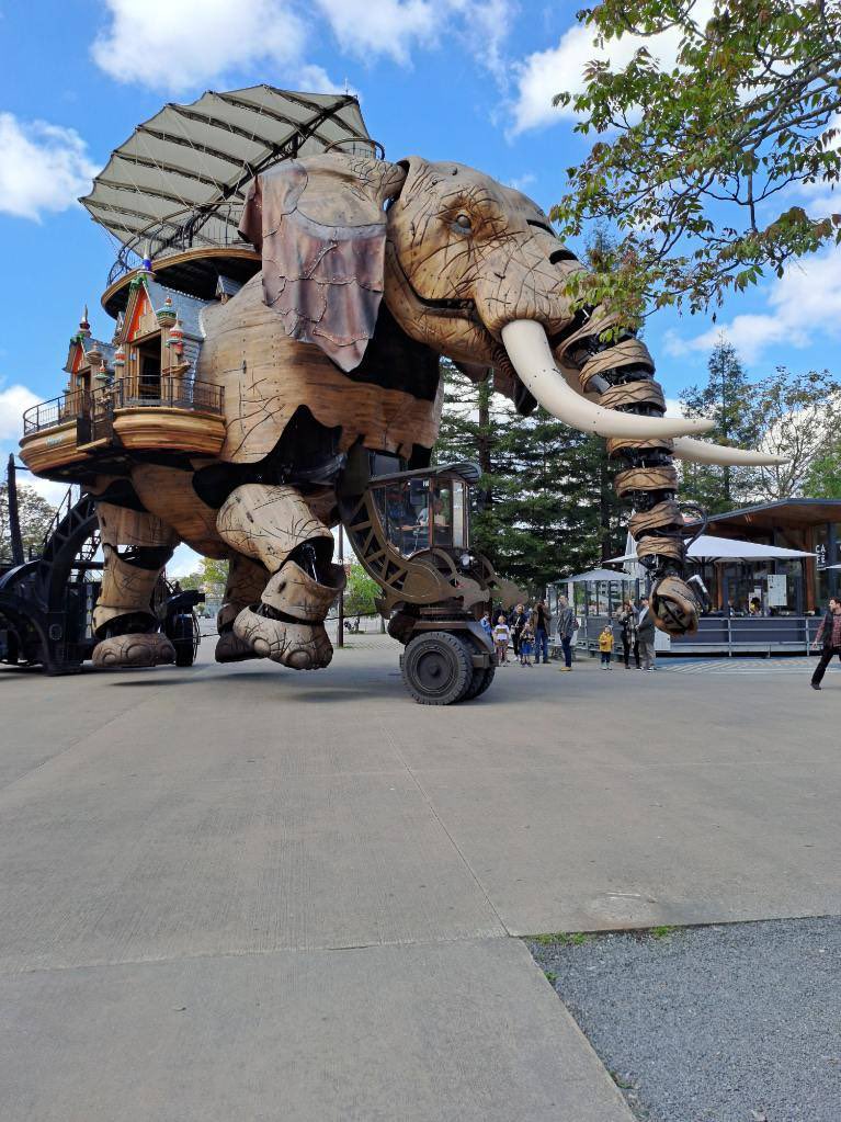 PaulGuerinNIORT's tweet photo. Dans le cadre des parcours artistique, culturel, citoyen. Tous nos élèves de #2ndeLP #Familledemétiers sont allés aux @lesMachinesNtes 

#parcourscitoyen #parcoursartistique #parcoursculturel https://t.co/erXbXZWPp0