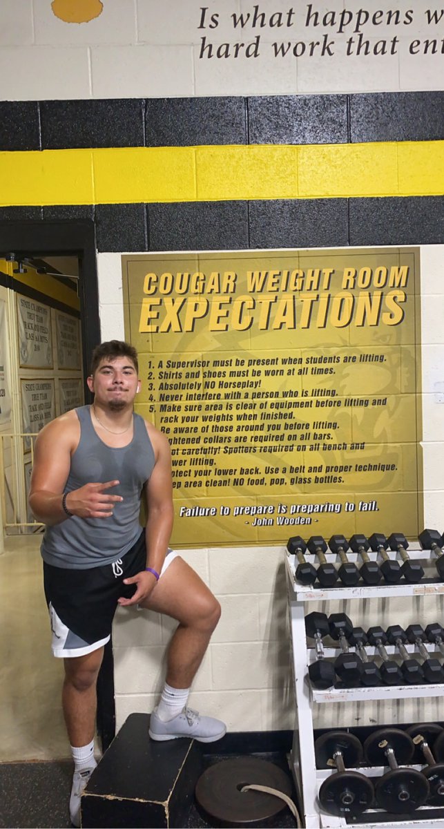 DiegoGReyes08's tweet photo. 2021 
Not enough sleep 
Not prioritizing protein intake 
Eating whatever I wanted thinking I was getting “jacked”

2023 
Prioritize on sleep 
Eat whole non processed foods
Get in a adequate protein intake https://t.co/9XCtXM0eWg