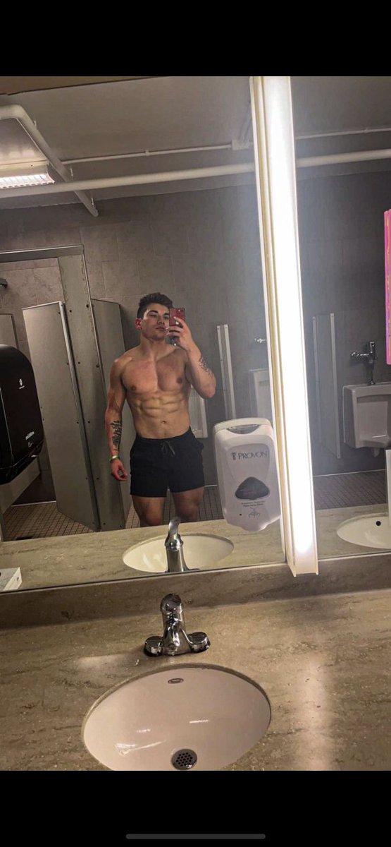 DiegoGReyes08's tweet photo. 2021 
Not enough sleep 
Not prioritizing protein intake 
Eating whatever I wanted thinking I was getting “jacked”

2023 
Prioritize on sleep 
Eat whole non processed foods
Get in a adequate protein intake https://t.co/9XCtXM0eWg