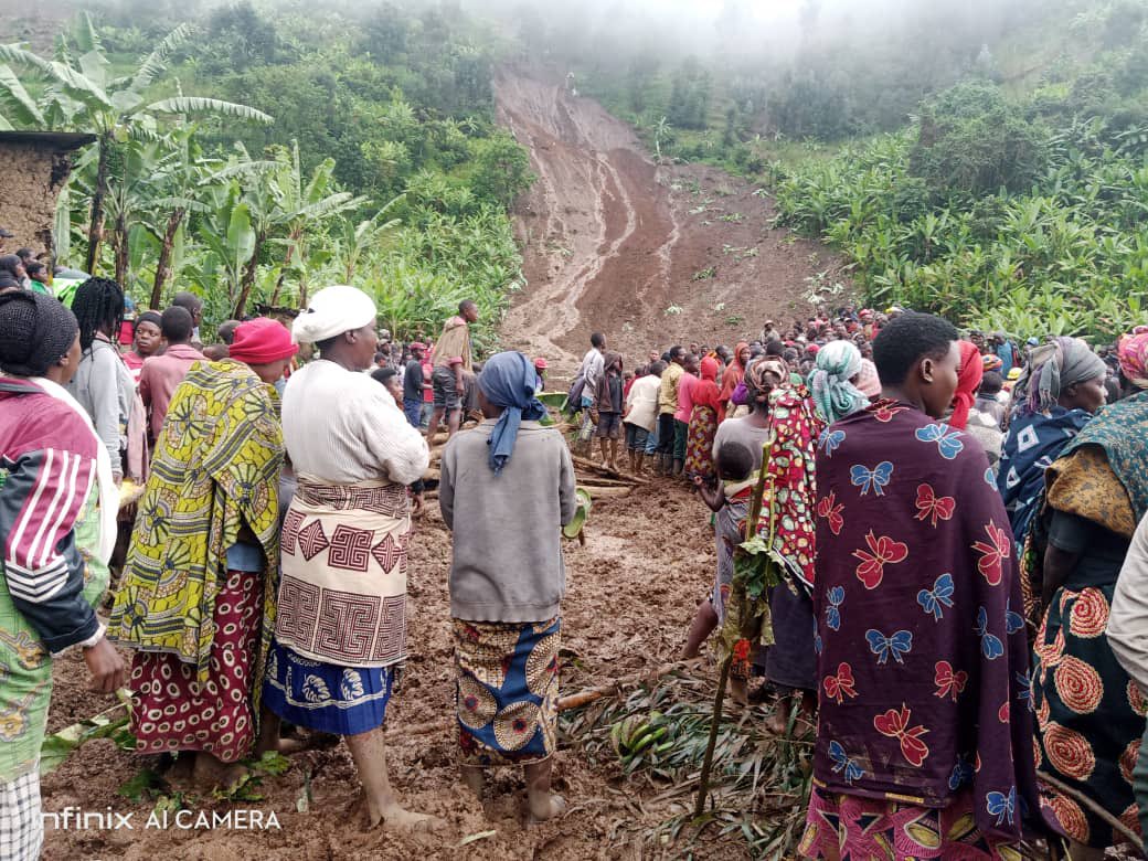EdwinMusoni's tweet photo. DEATH TOLL now stands at 100+ in the western and northern provinces following last night’s heavy rain that triggered floods and landslides. 

The banks of river Sebeya bursted leading to an escalated situation. 

Rescue activities are already underway https://t.co/IGcNQmKacy