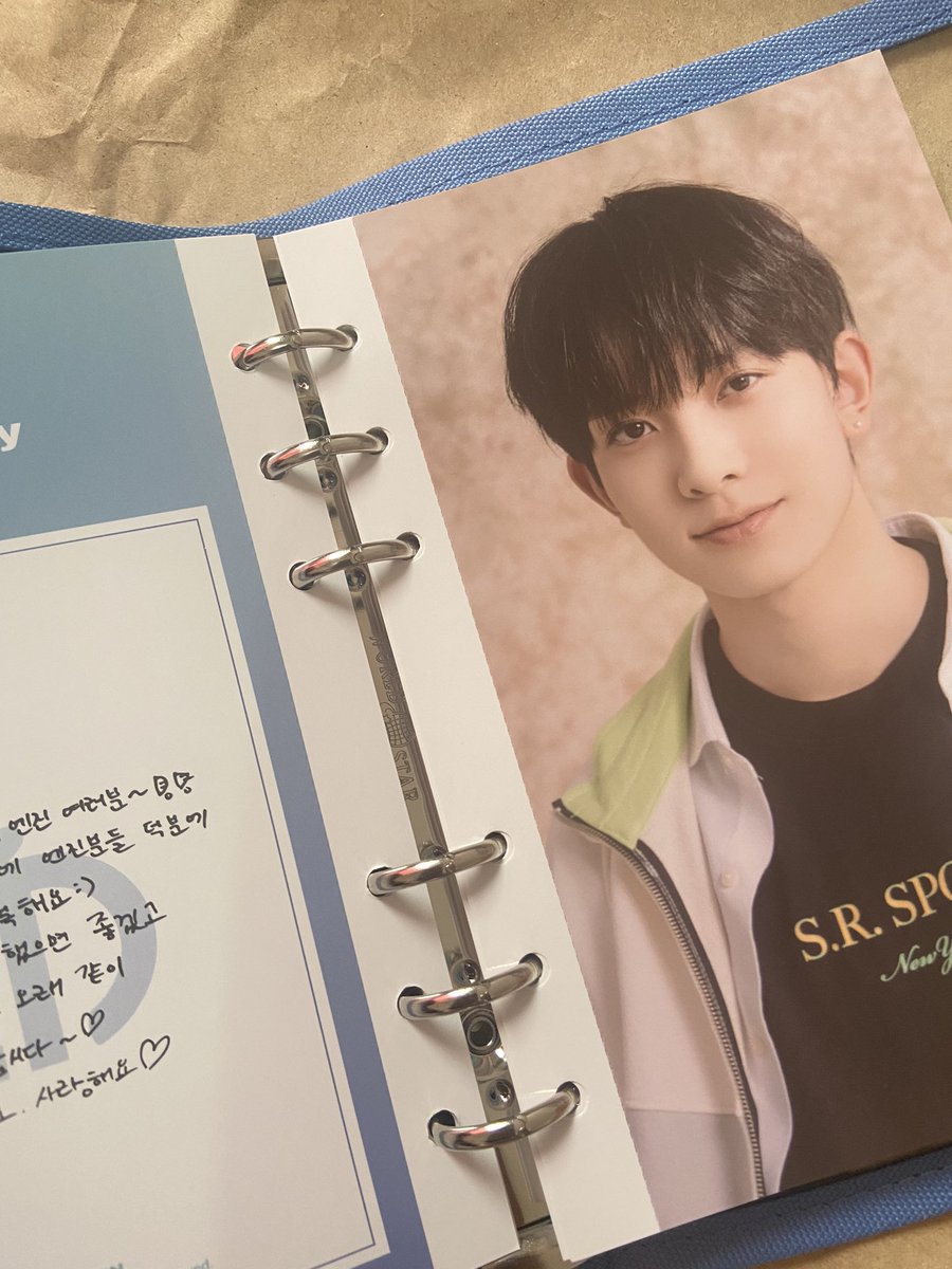 furwonie's tweet photo. wts lfb ph #ksellz

enhypen enniv binder only — ₱ 299

— with ot7 binder pages
— onhand, mint condi
— payo (nego if with dp)
— gcash, sco only

# enniversary 2023 binder merch https://t.co/Aqs2twG7SS