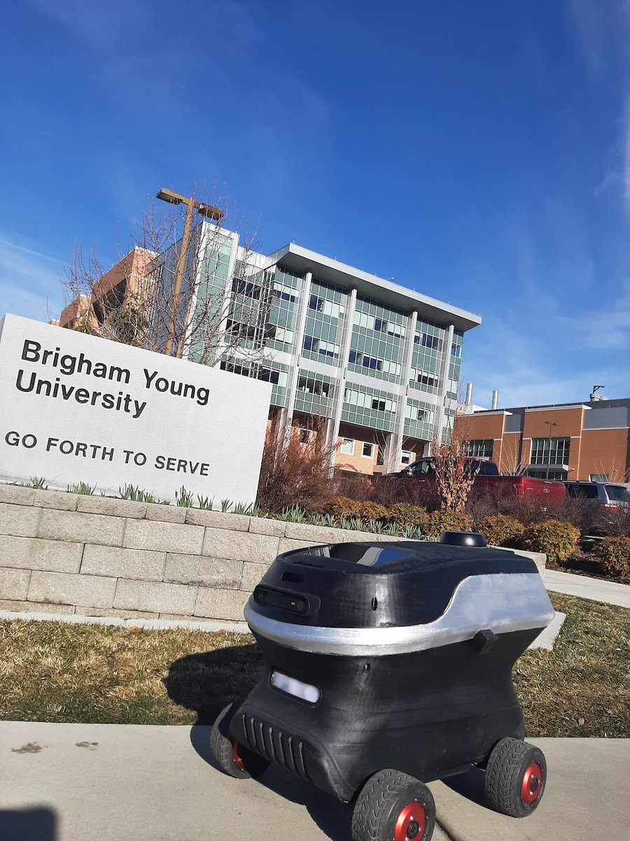 edithbrou's tweet photo. Des robots pilotés depuis Dakar au Sénégal 🇸🇳 livrent de la nourriture à des étudiants de l'Université BYU basée aux Etats-Unis🇺🇸!

La startup de robotique sénégalaise CAYTU est en train de révolutionner la livraison de nourriture et la collaboration interculturelle avec ses robots autonomes contrôlés à distance.

+ d'infos👉 https://t.co/GIHbsaO35d

Source: @SocialNetLink