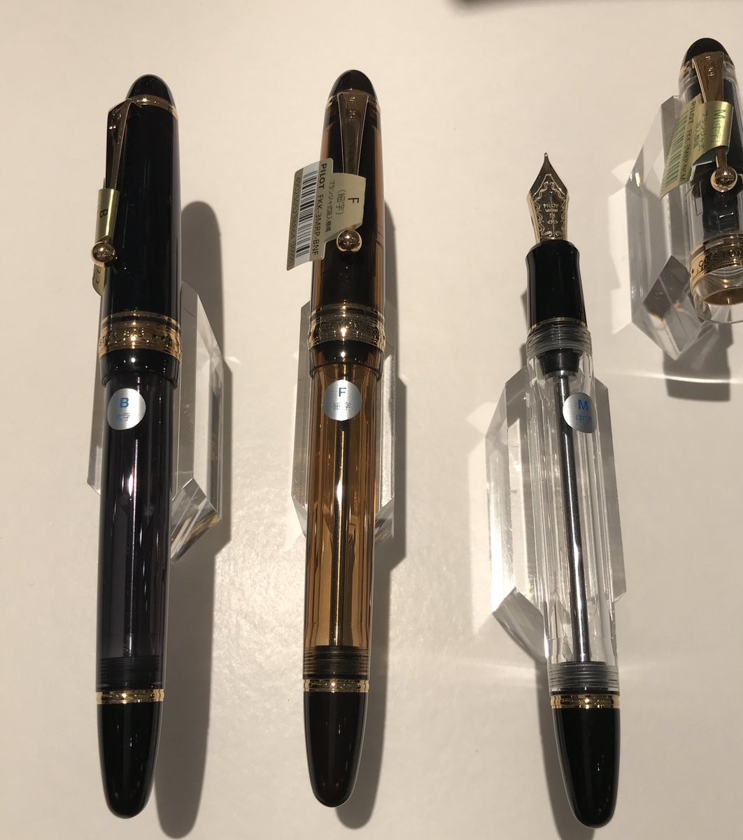 maruzen_maruhon's tweet photo. 【4th floor stationery】#PILOT #CUSTOM823 is available at the Maruzen Marunouchi Main Store.
The transparent body is the last one.
33,000yen tax in
#TypeP #FountainPen #MARUZEN #Marunouchi https://t.co/F73yjk1Q8G