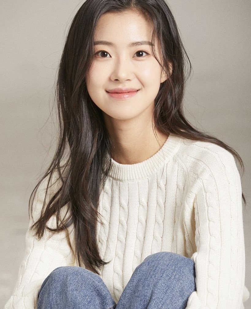 ทางค่ายของคุณคิม มินอายืนยันแล้วนะคะ ว่าคุณคิม มินอาเป็นพี่สาวของจองอูจริงๆ เคยได้ยินมาว่าพี่สาวจองอูสวยมาก แล้วคือพอได้มารู้วันนี้ คือสวยจริงๆ แล้วหน้าตาคล้ายๆกันเลย ความหน้าตาดีทั้งบ้าน 🥹💖