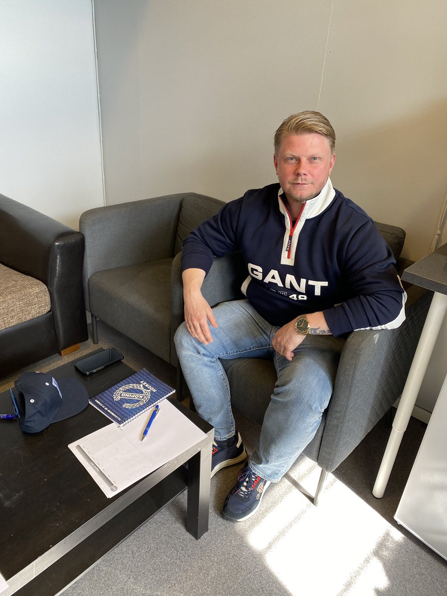 JohanHellstrm1's tweet image. Coach @JBrndstrm på plats i Köping. Planeringsarbete i full gång. #KHC #Hockeyettan